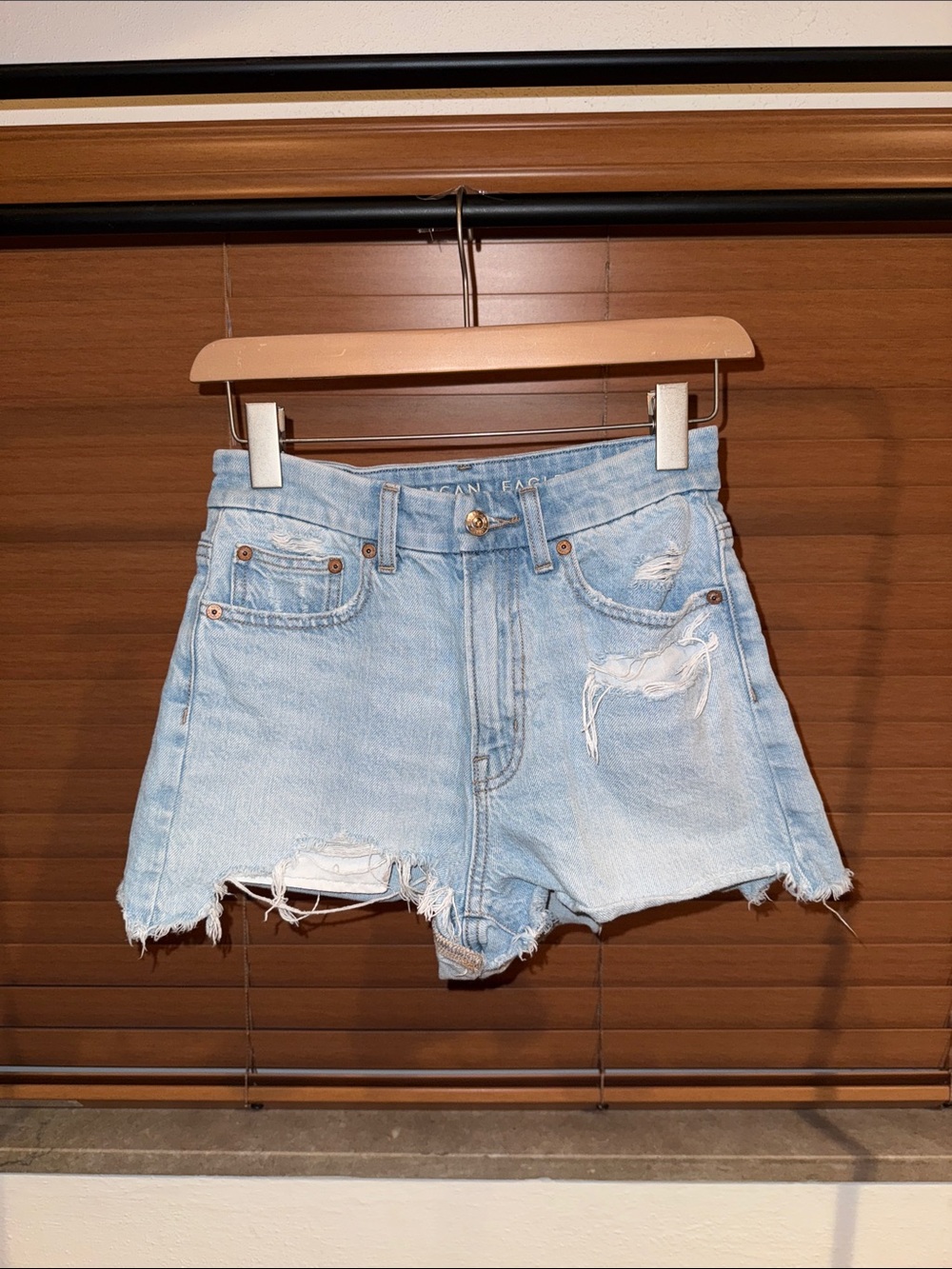 American Eagle Outfitters Light Blue Distressed Curvy 90s Boyfriend Short